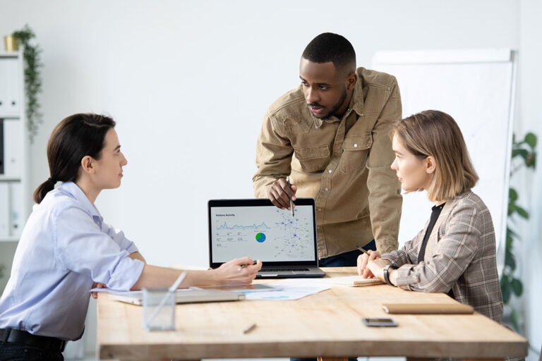 A Stochastic Dominance Approach in Portfolio Selection with Background Risk. Application to Emerging Markets